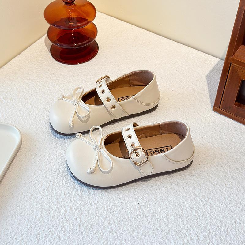 

2025 spring new girls Doudou shoes single shoes fashionable foreign soft sole black Korean version of children s princess small leather shoes 50 pairs for the whole box of 22-26 yards