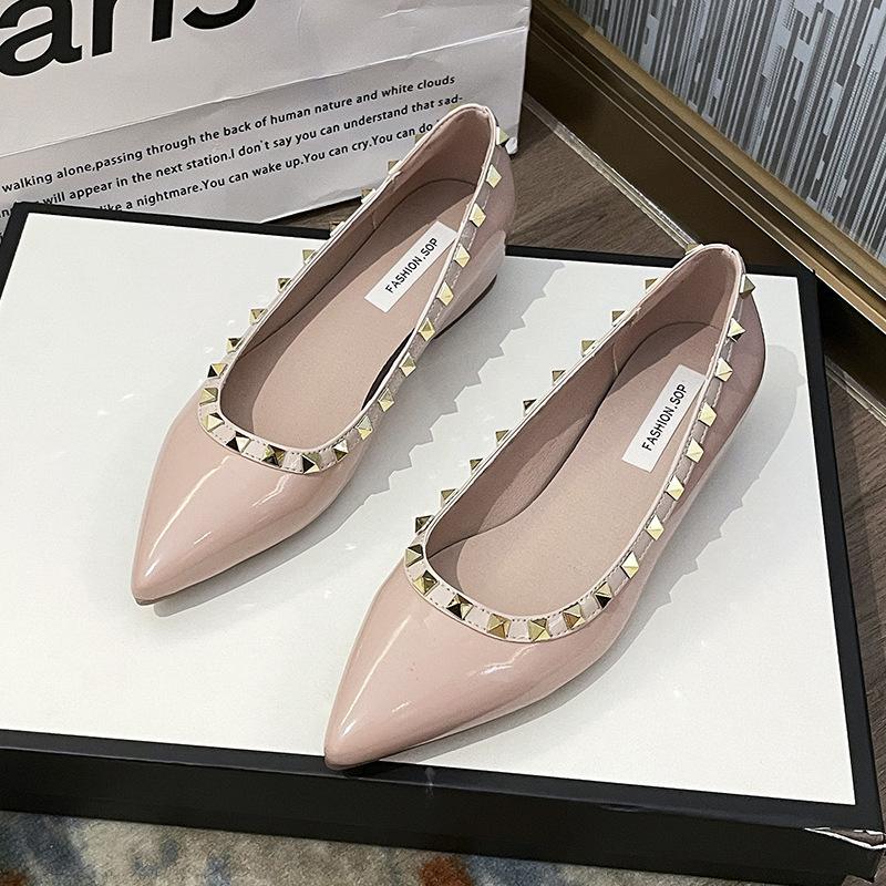 Thick-soled evening wind soft leather inner height increase new niche year rivet French shallow mouth 2025 pointed single shoes women's ladyshoes nigh