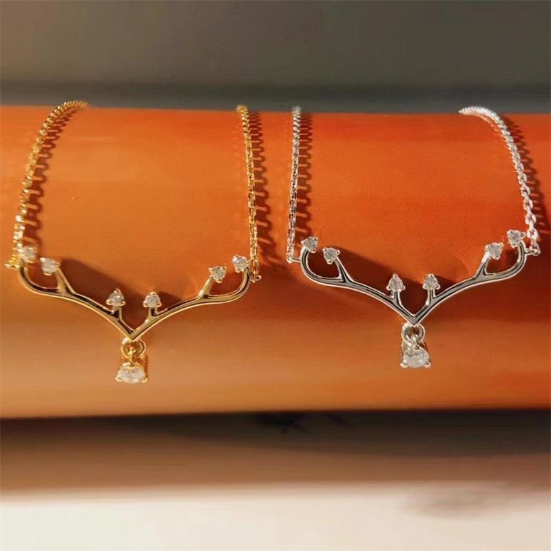 Elegant Antler Necklace: Valentine's Day Gift for Her - Versatile, High-End Collarbone Chain