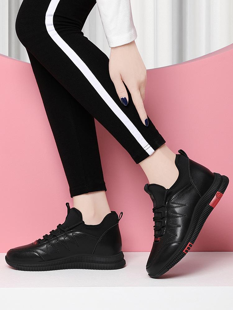 Leather sports shoes children 2025 spring new travel mother shoes soft sole women's shoes versatile casual walking shoes