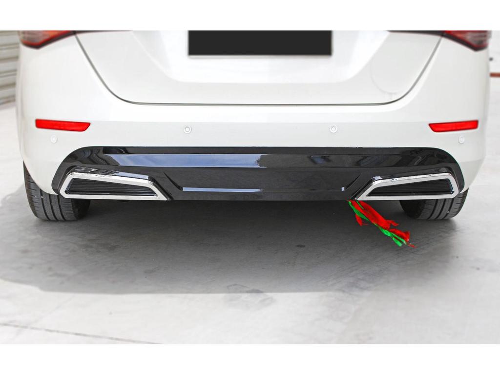 Συμβατό Body Kit 14ης Γενιάς Sylphy: Εμπρόσθιο Χείλος, Πλαϊνά Μαρσπιέ, Πίσω Αεροτομή, Πίσω Χείλος, Γωνία Εμπρός Προφυλακτήρα.