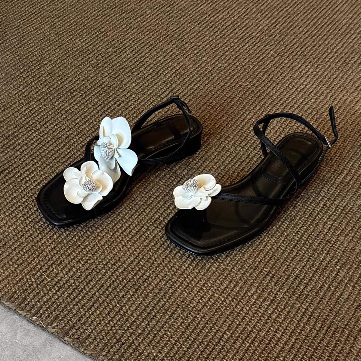 

Summer New Women Open-toed Camellia One-word Buckle Sandals Fad Peep Toetoe Women Beach Flat-bottomed Cool Shoes Sandalias Mujer 35 чёрный