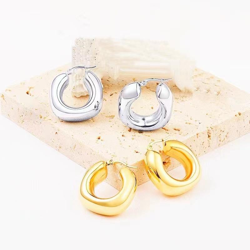European and American Fashionable Chic Style Earrings, Exquisite Small Fresh Stainless Steel Hollow Earrings, Crescent Ear Buckles 18k Real Gold