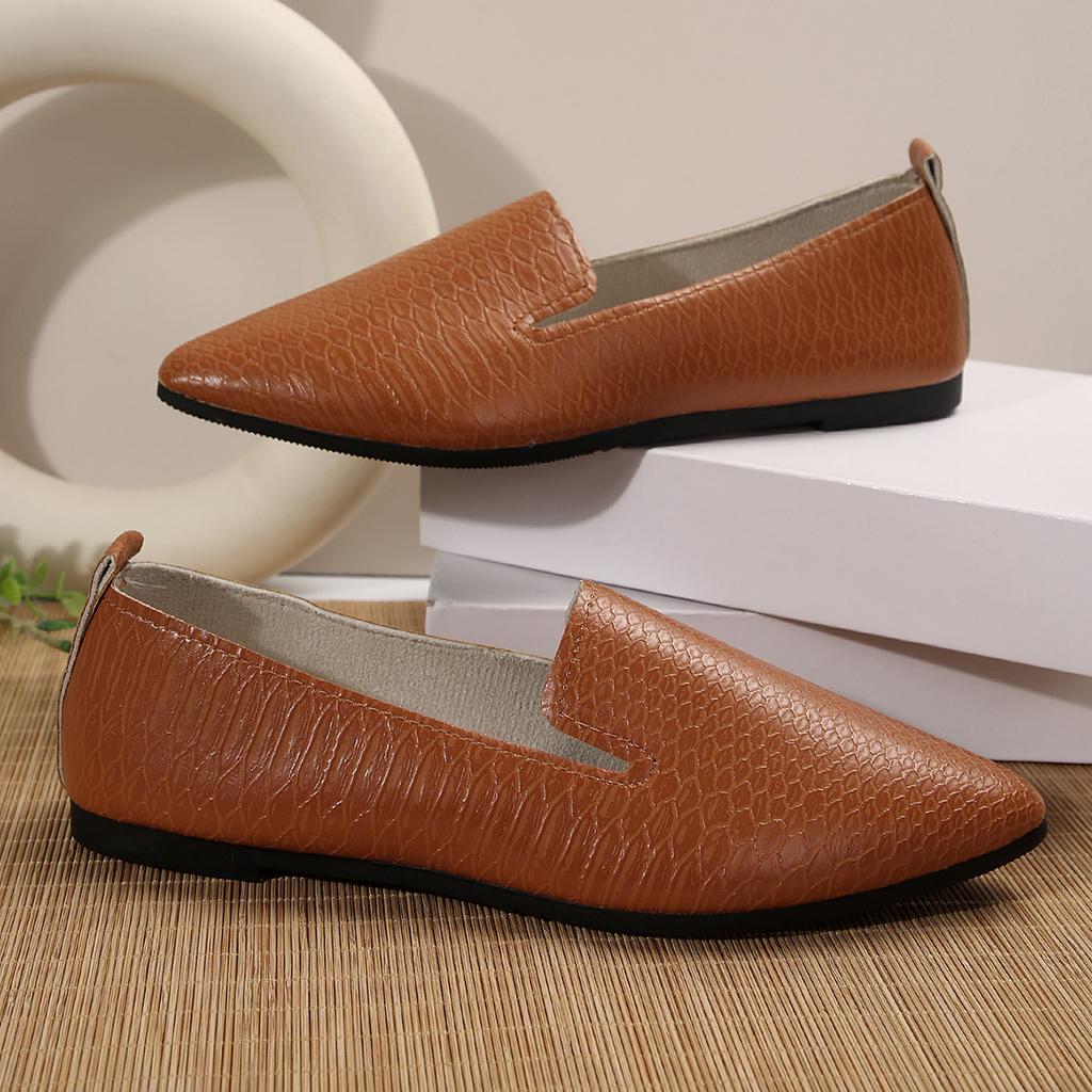 Summer Large Size 43 Women Shoes 2025 Simple Lightweight Flat Shoes Women Pointed Non Slip Soft Sole Casual Shoes Women Loafers