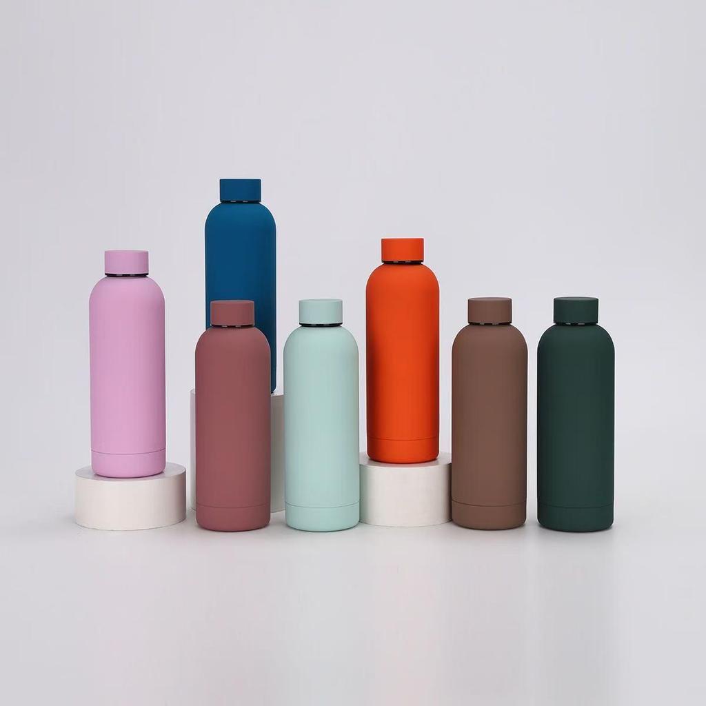 Sport-Thermosflasche aus mattiertem Edelstahl - Großes Fassungsvermögen, Güteklasse 304.