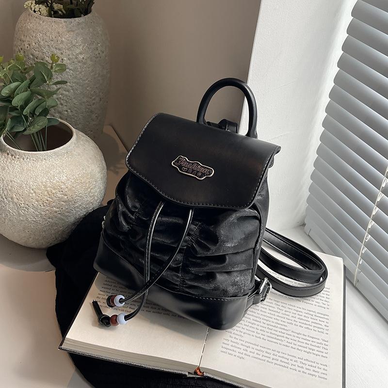 Niche design contrasting color backpack women's new pleated cute handbag versatile casual small backpack