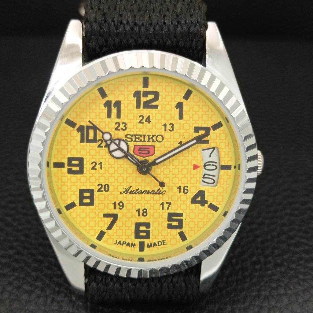 VINTAGE SEIKO 5 AUTOMATIC REFURBISHED JAPAN MENS YELLOW DIAL WATCH a444010-6