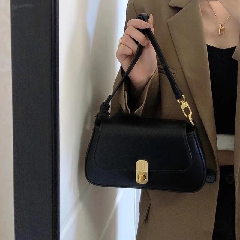 IELGY Черная текстурированная сумка Baguette подмышки премиум-класса — фото 4