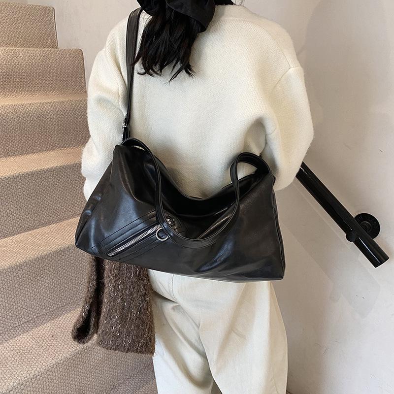 2025 new fashion retro bag large capacity tote bag class commuter shoulder handbag