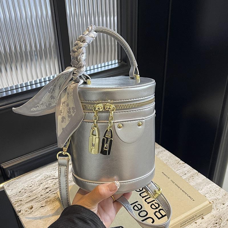 This Year's Popular New Products Are Fashionable, High-end, Foreign-style, Elegant, Portable Cylindrical Bags, Casual and Versatile Korean Version of