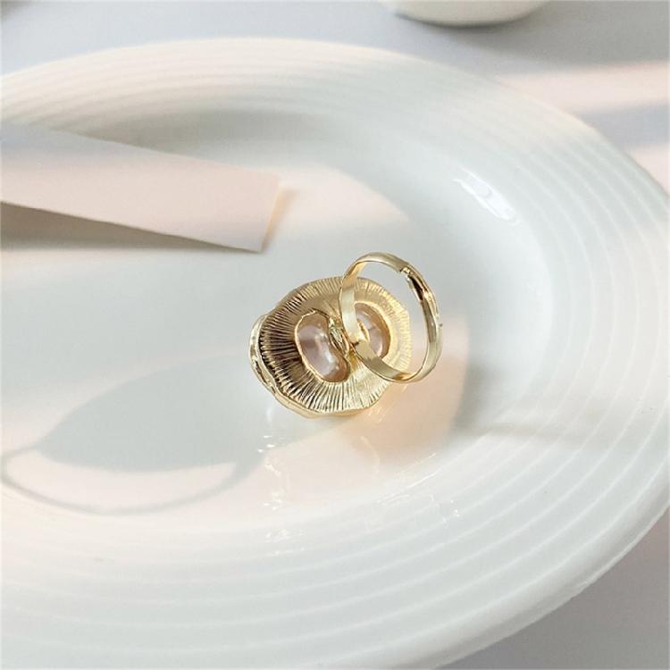 Irregular Pearls Ring Women Fashion Ring Vintage Pearls Jewelry Statement Pearls Ring Alloy Texture Suitable for Daily