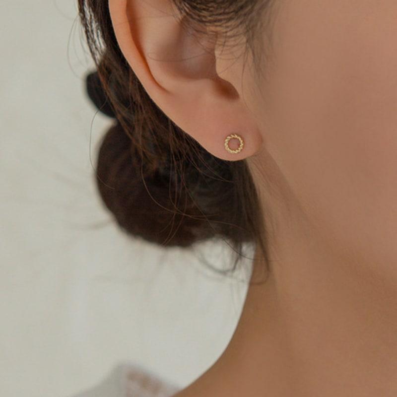 LUNNE 14k Twisted Round Piercing Earrings (14k Gold) S14