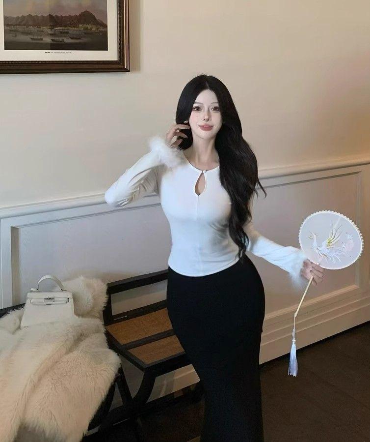 Threaded Plush Women's V-Neck Furry Cuff Long Sleeve T-Shirt - Black & White