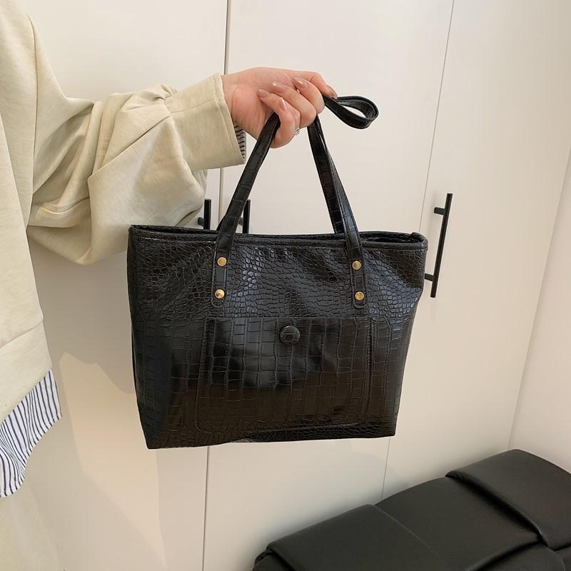 

Autumn and winter new simple solid color niche tote bag women s large-capacity versatile fashion casual commuter shoulder bag чорний