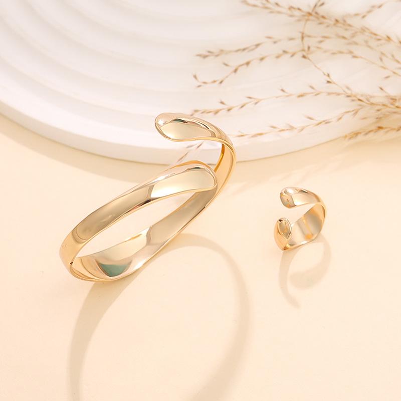 

Глянцевый браслет, набор колец, персонализированная регулировка открытия, изогнутый дизайн, браслет, универсальные женские украшения.