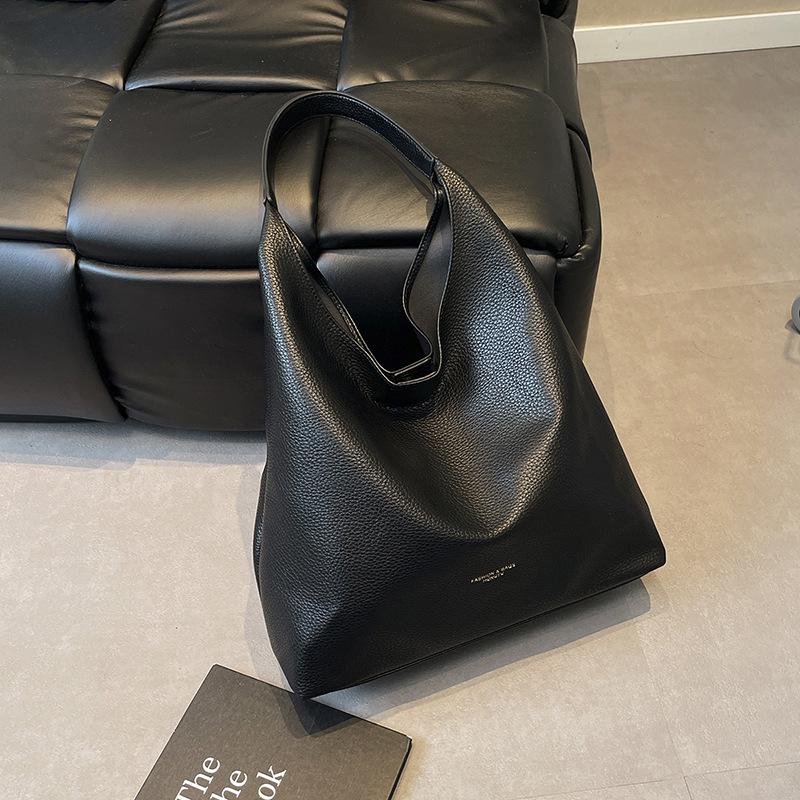 

Versatile bag women s large-capacity new summer shoulder child and mother bag leisure work commuter tote bag