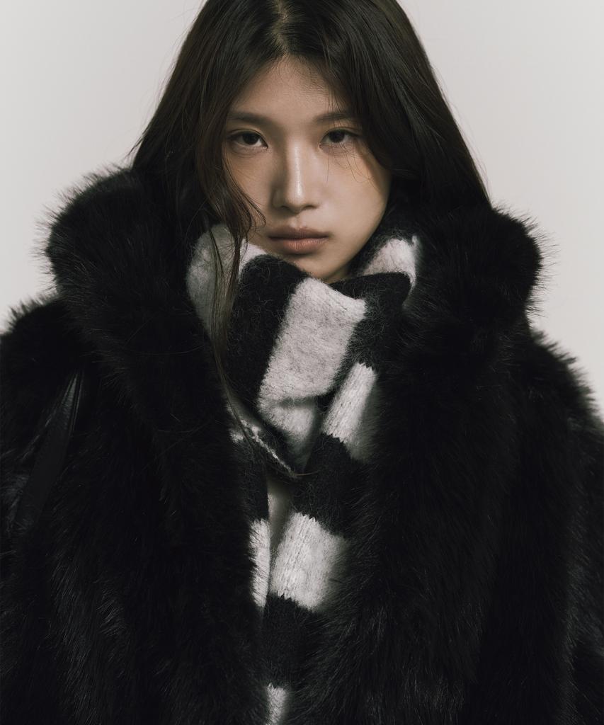 Nigaennikol Stripe Hairy Fringe Muffler_Black