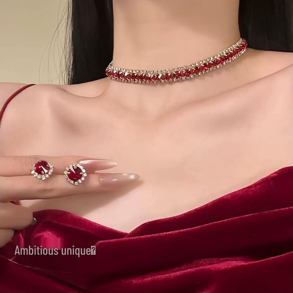 Sada náušnic a náhrdelníku Červený diamant ve tvaru kapky – Elegantní, univerzální šperky pro ženy