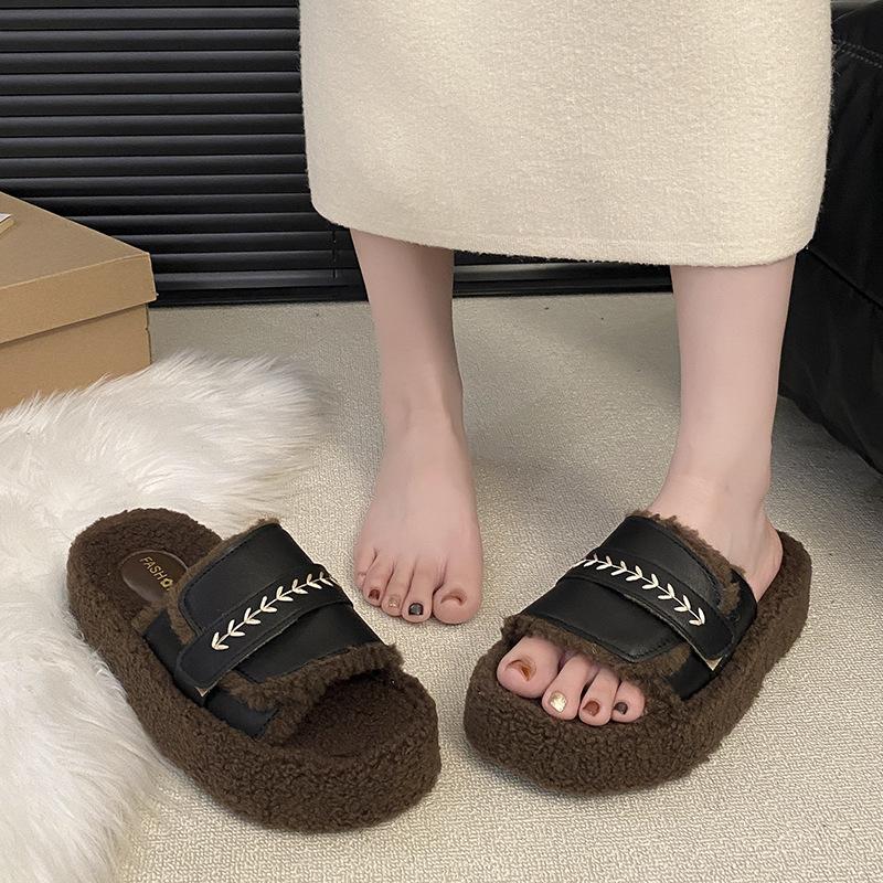 Retro outer wear thick-soled fluffy slippers women's 2025 new home outer wear one-word drag autumn and winter home cotton drag