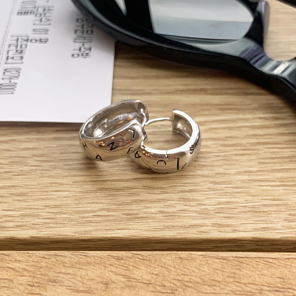 

925 Silver Needle Letter Circle Earrings Women s Light Luxury Temperament Earrings Exquisite Niche Premium New Ear Buckles 925 silver needle