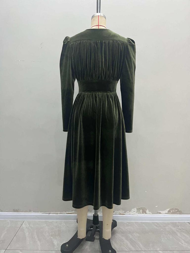 French Retro V-Neck Velvet Dress: European & American Autumn/Winter Long-Sleeve Slimming Fashion