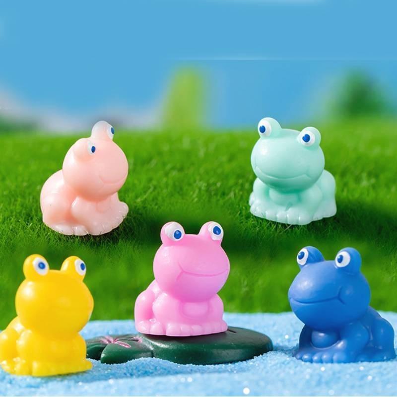 Adorable Matte Blue-eyed Frog Resin Miniature For Creative Terrariums And Fairy Gardens
