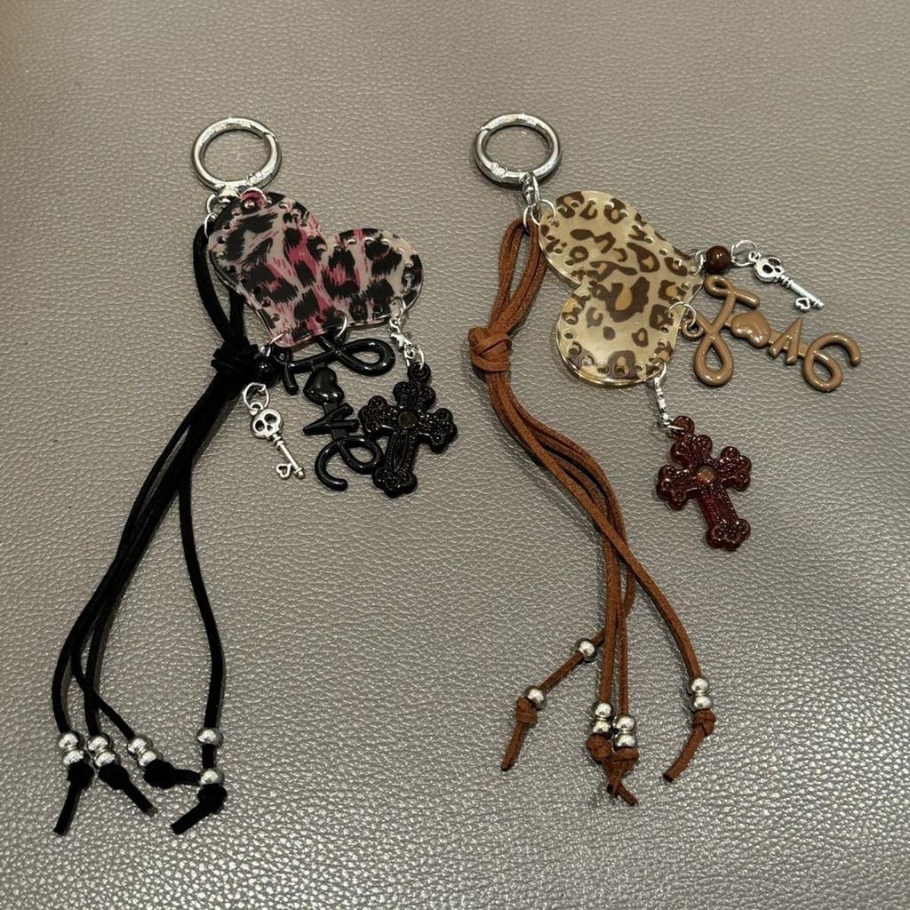 Snygg Leopardmönstrad Hjärta Nyckelring Akrylhänge Nyckelring Väskberlock för Kvinnor Modeaccessoarer