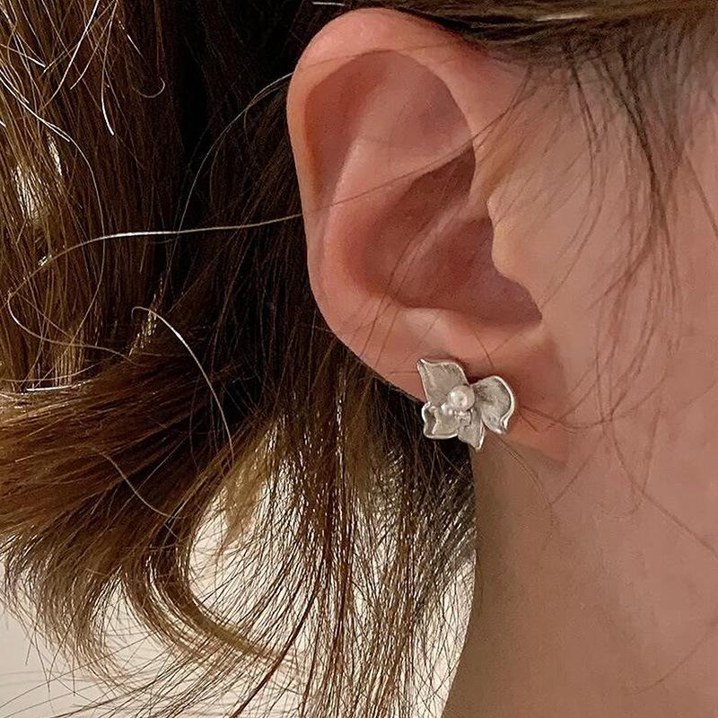 Inspiration design frosted diamonds inlaid pearl butterfly flower earings stud exquisite earrings for women party jewelry gifts
