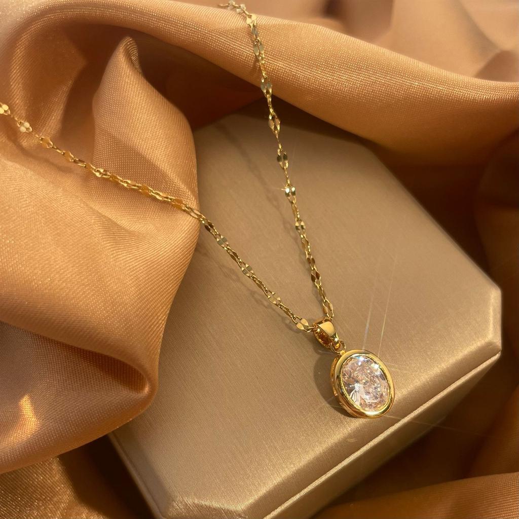 Oval Simple Necklace Design High-end Temperament Pendant Versatile Light Luxury Fashion Necklace
