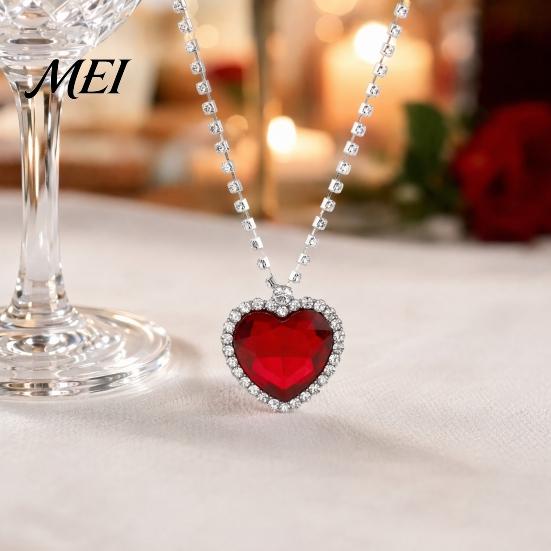 Light-reflecting Pendant Blue Heart Necklace, Faux Diamond Sparkly Romantic Elegant Daily Wear Necklace Jewelry Gift for Women Wife Girlfriend