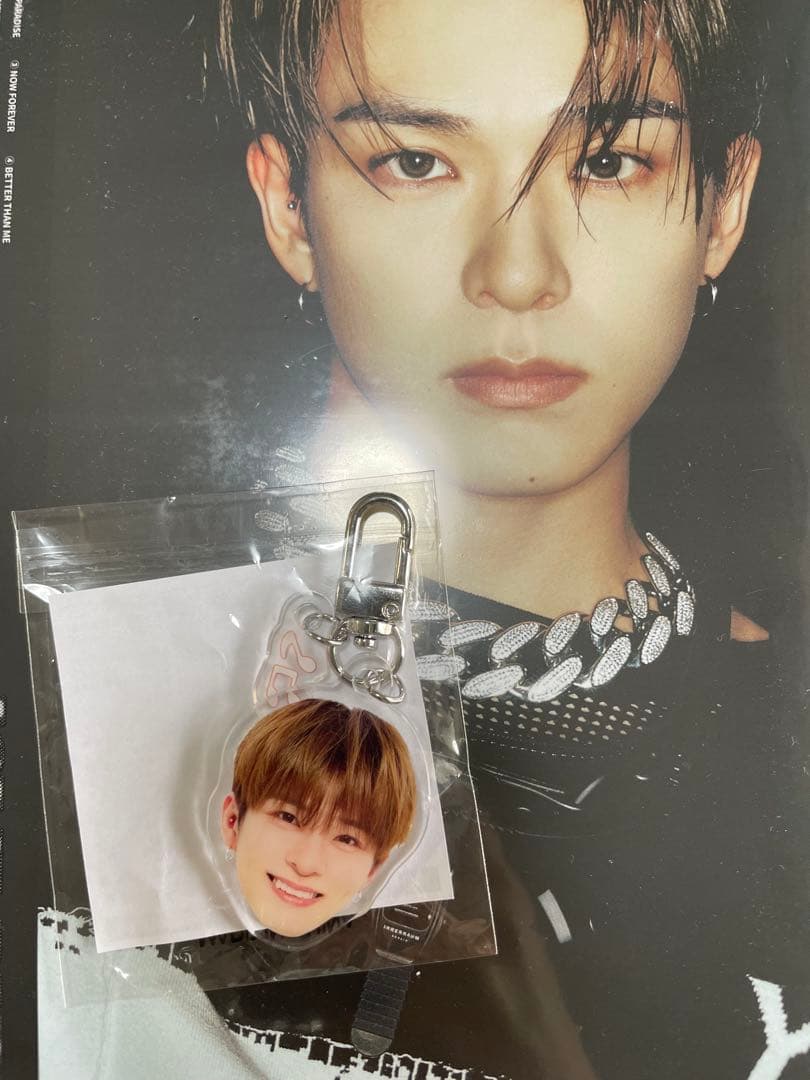 

[USED] Treasure Asahi PULSE ON Face Acrylic Keychain Raku Capsule Toy with CD