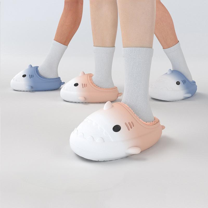 Fashion Smile Plush Lining Bag Heel Cotton Slippers EVA Linght Warm Indoor Cotton Slippers Gradient Shark Furry Slippers For Mens Womens