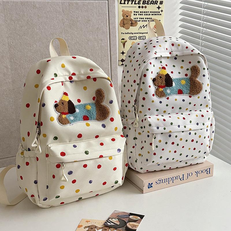 Der neue gepunktete Hunderucksack hat ein großes Fassungsvermögen und ist niedlich. Es ein vielseitiger Rucksack für Schüler der Unter- und Oberstufe