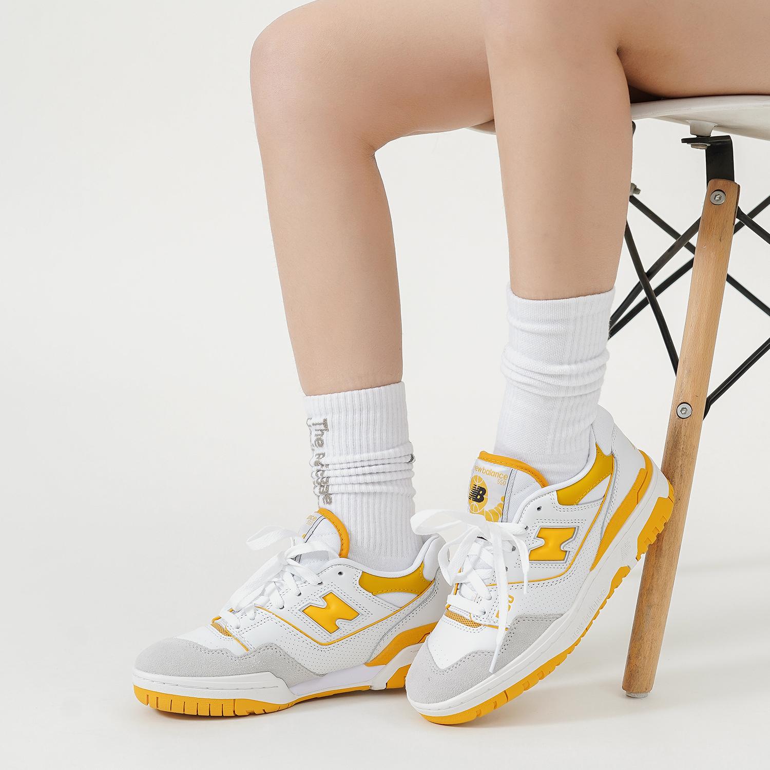 Кроссовки унисекс New Balance 550 Varsity Gold Желтые с морской солью BB550LA1 41.5 — фото 9
