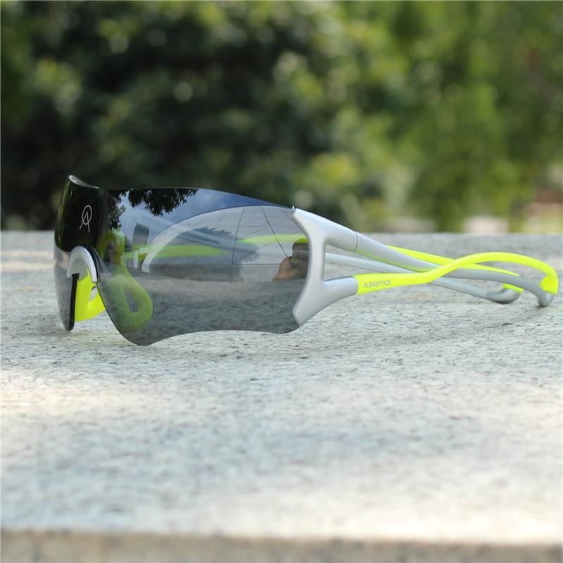 New polarized cycling glasses outdoor sports men's and women's self-propelled mountain bike sand-proof wind running color-changing eye protection