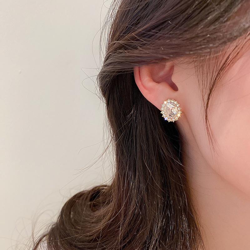 Pigeon Egg Gentle Earrings: 925 Silver, Niche Design for Women - High-End Jewelry for Autumn & Winter.