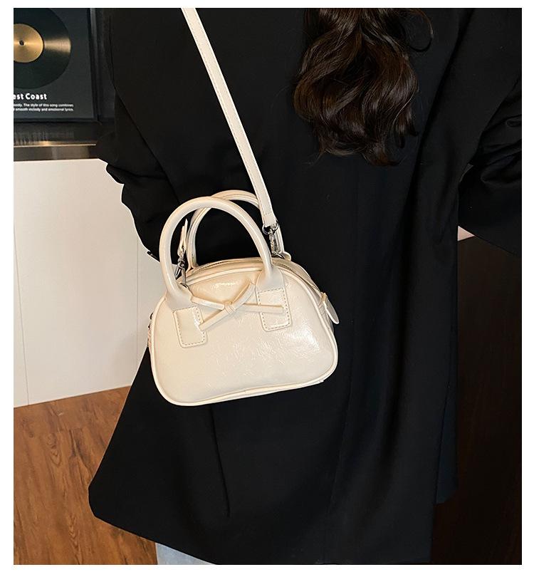 Crossbody bag women's bag 2025 new fashion versatile shoulder handbag high sense foreign Korean version ins small square bag