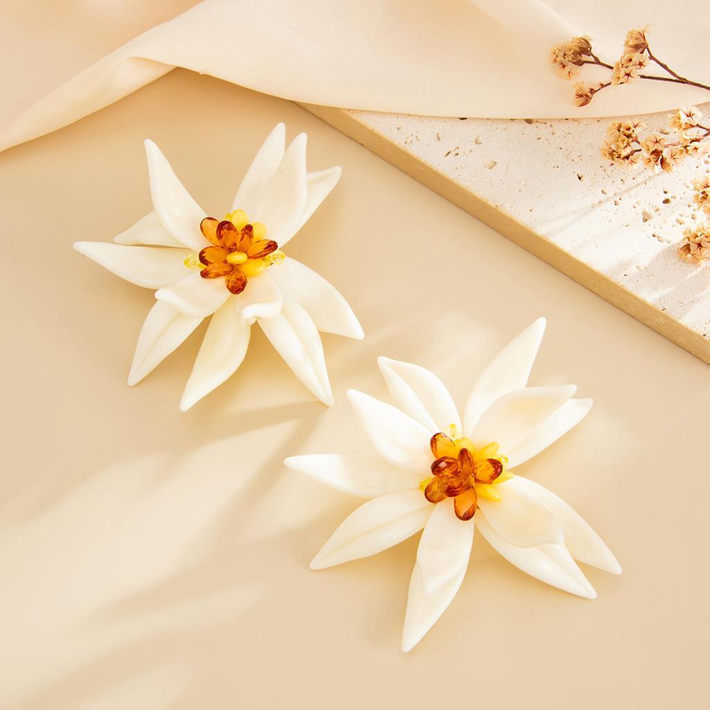 Ingemark Vintage Creative CCB White Big Flower Stud Earrings Women Trendy Geometric Pierced Earring New Year Jewelry Accessories