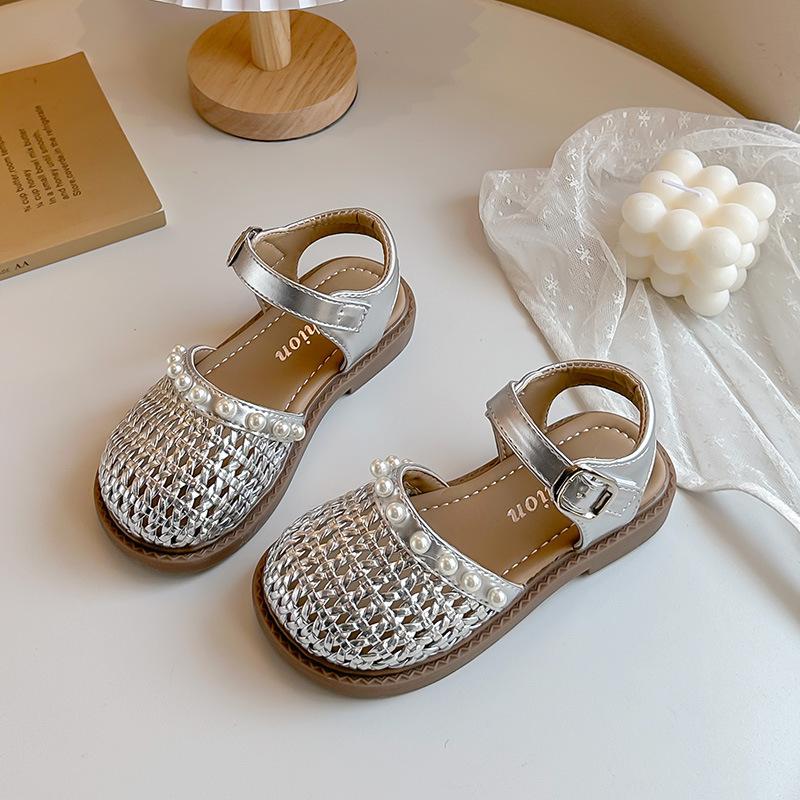 

Girls woven hollow sandals for small, medium, and large children2026Summer Pearl Princess Sandals with Closed Toe for Beach Fashion 23-25Code one hand3Double