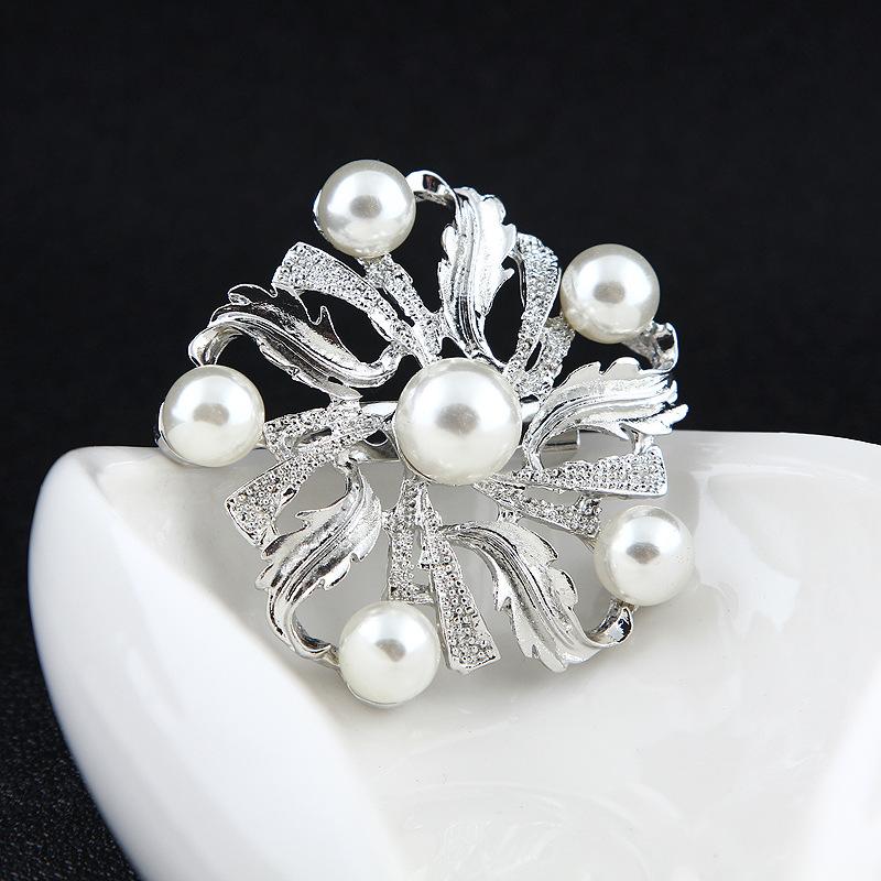 Fashion Temperament Pearl Trend Personalized Creative Brooches Hundred Matching Three-dimensional Corsage Flower Pin Long-Lasting Color Brooch Gift