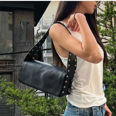 Korean Fashion Rivet Bag Light Luxury Brand Niche Personality Retro Cool Versatile Shoulder Crossbody Underarm Black Commuterbag