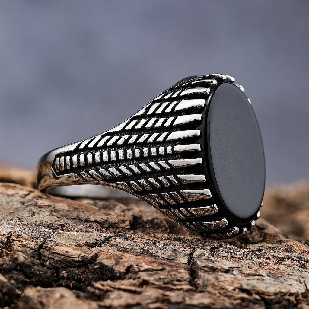 A Retro, Simple and Trendy Men's Ring with Stone Snake Patterns