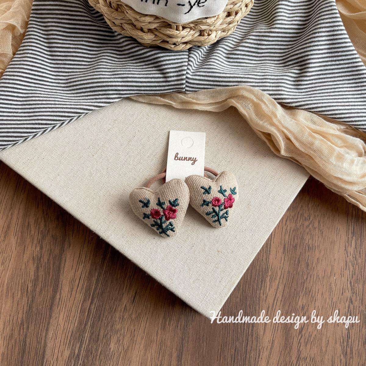 

Детская эластичная резинка для волос с вышивкой в виде сердца в стиле Мори