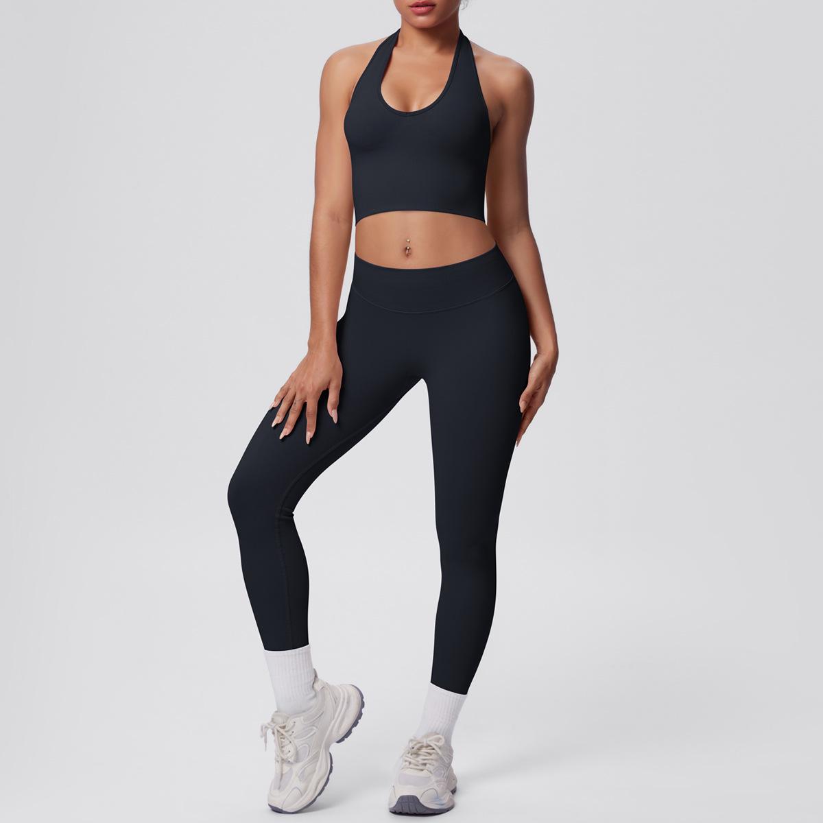 

Seamless Knit Yoga Set: Breathable Halter Neck Bra & High-Waist Butt-Lifting Pants Medium