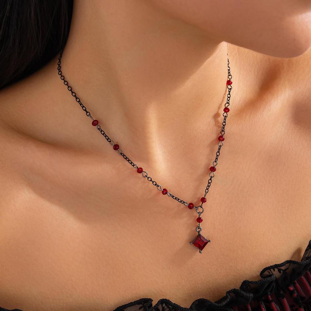Retro Gotycki Naszyjnik z Frędzlami Kapiącej Krwi z Krwistoczerwonym Kryształowym Wisiorkiem dla Kobiet
