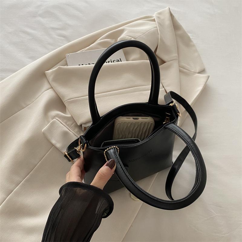 Premium Sense Niche Bag Women's 2025 New Trendy Fashion Versatile Shoulder Messenger Bag Portable Bucket Bag