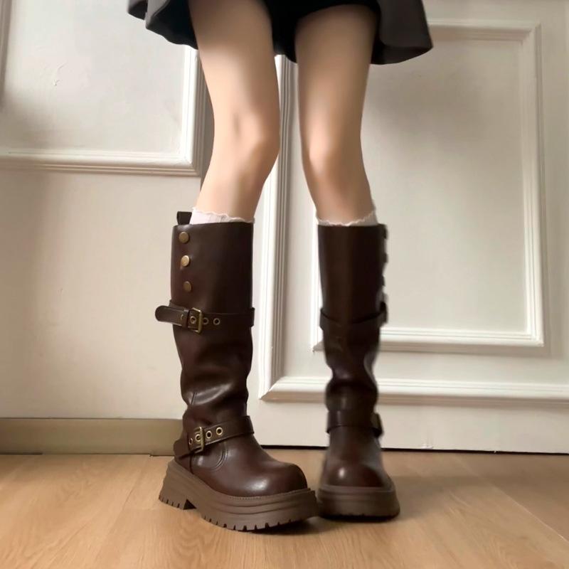 

Его можно сложить и носить дважды, но пряжка ремня не выше колена.. Детские 2025 осень и зима новые средней длины на толстой подошве модные 40 хаки