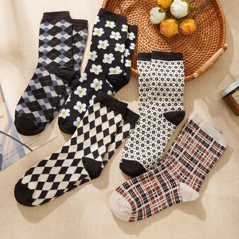 Long Socks for Women Autumn and Winter Mid-tube Women's Socks Sweat-absorbent and Breathable College Style Ins Trendy Socks