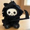 Chaveiro de Pelúcia Gato Ceifador Sombrio de Halloween Boneca de Pelúcia Gato Crânio Preto Com Design de Capuz e Foice Pingente de Bolsa Ornamento Presente Para Amante de Tema de Halloween