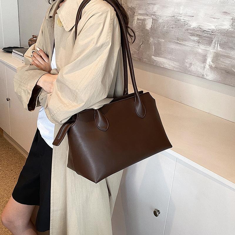 Textured Largecapacity Retro Tote Bag Women's Autumn New Fashionable Versatile Commuter Shoulder Bag